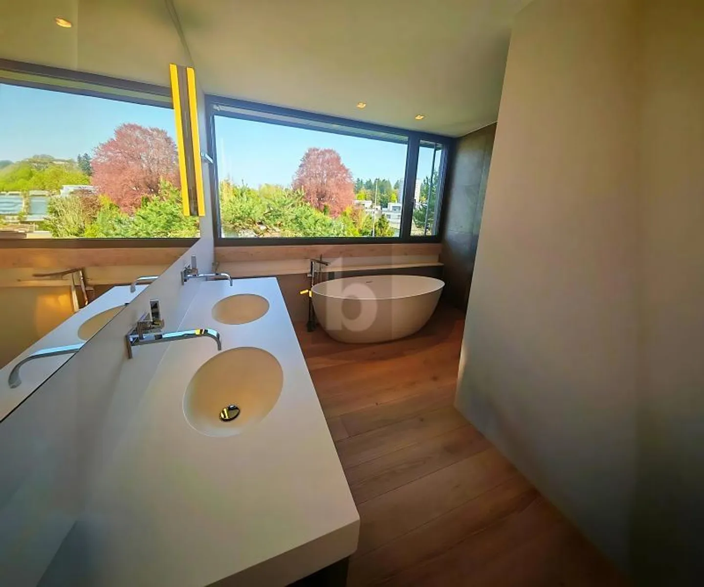 HIGH-QUALITY FIRST RENTAL, FIRST-CLASS LOCATION - Photo 3 of 6