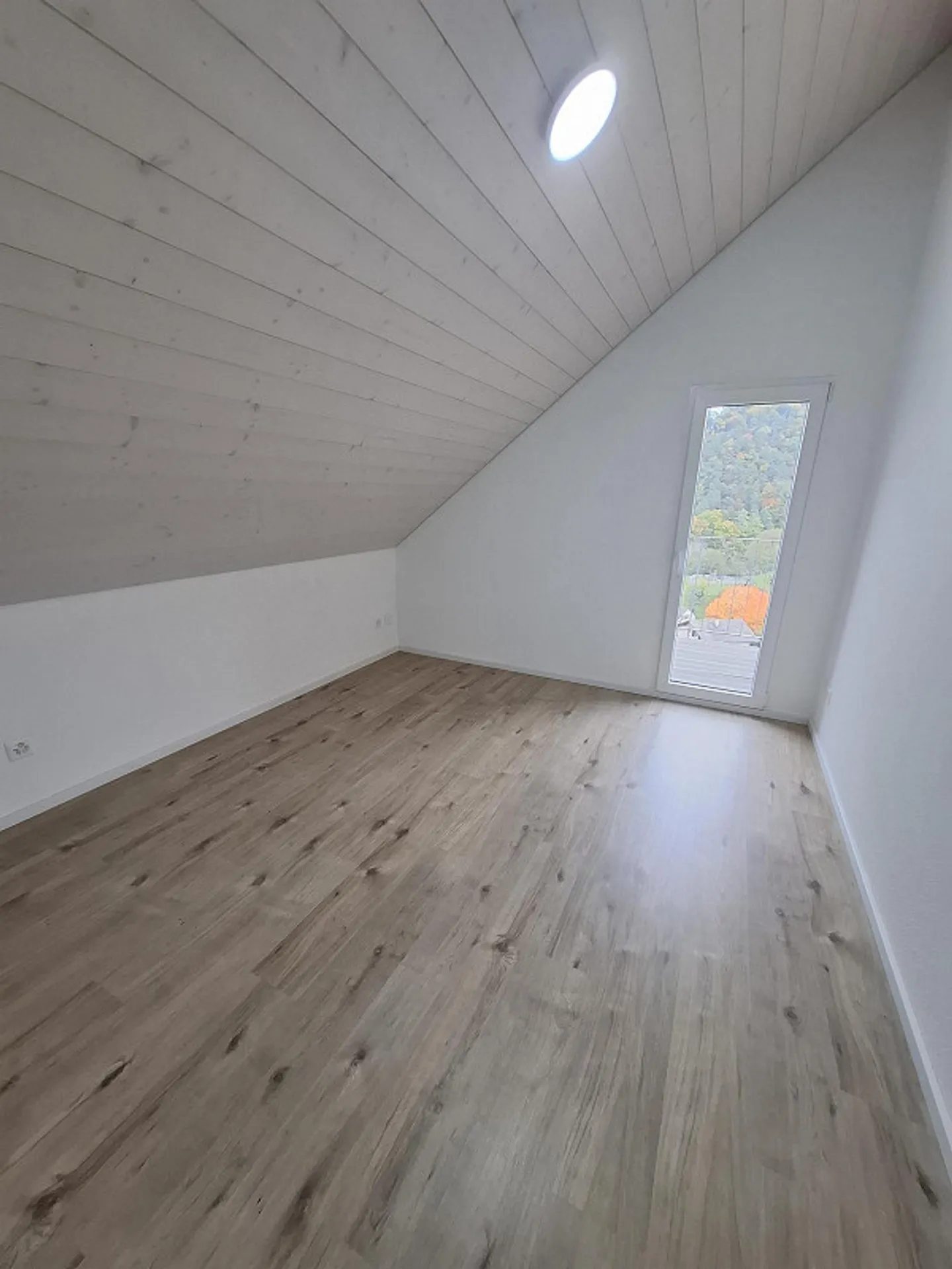 Spacious and modern 5.5 room penthouse apartment - Photo 13 of 19