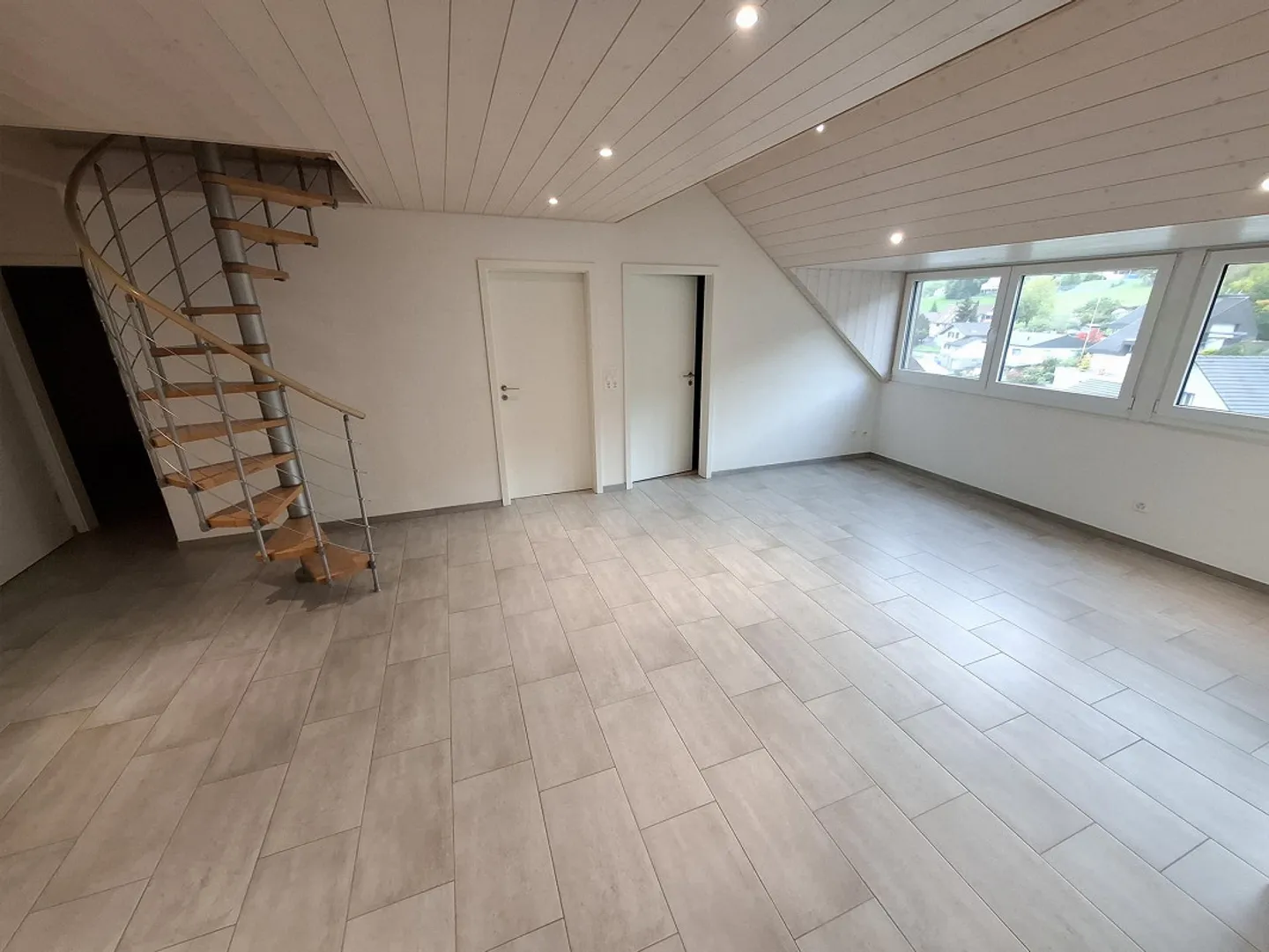 Spacious and modern 5.5 room penthouse apartment - Photo 9 of 19