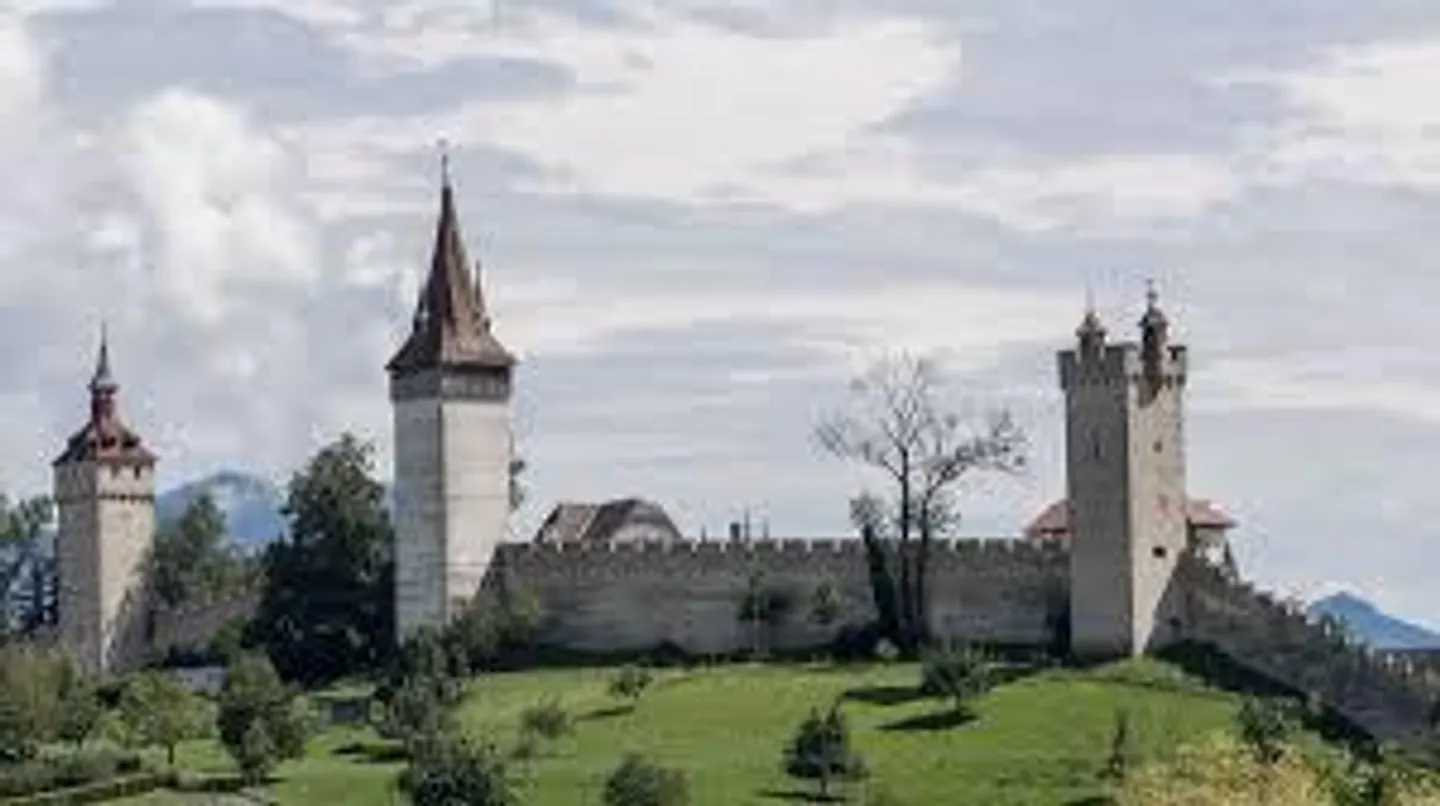 Appartamento da sogno con vista sulle montagne, balcone e giardino d'inverno in affitto - Foto 8 di 8