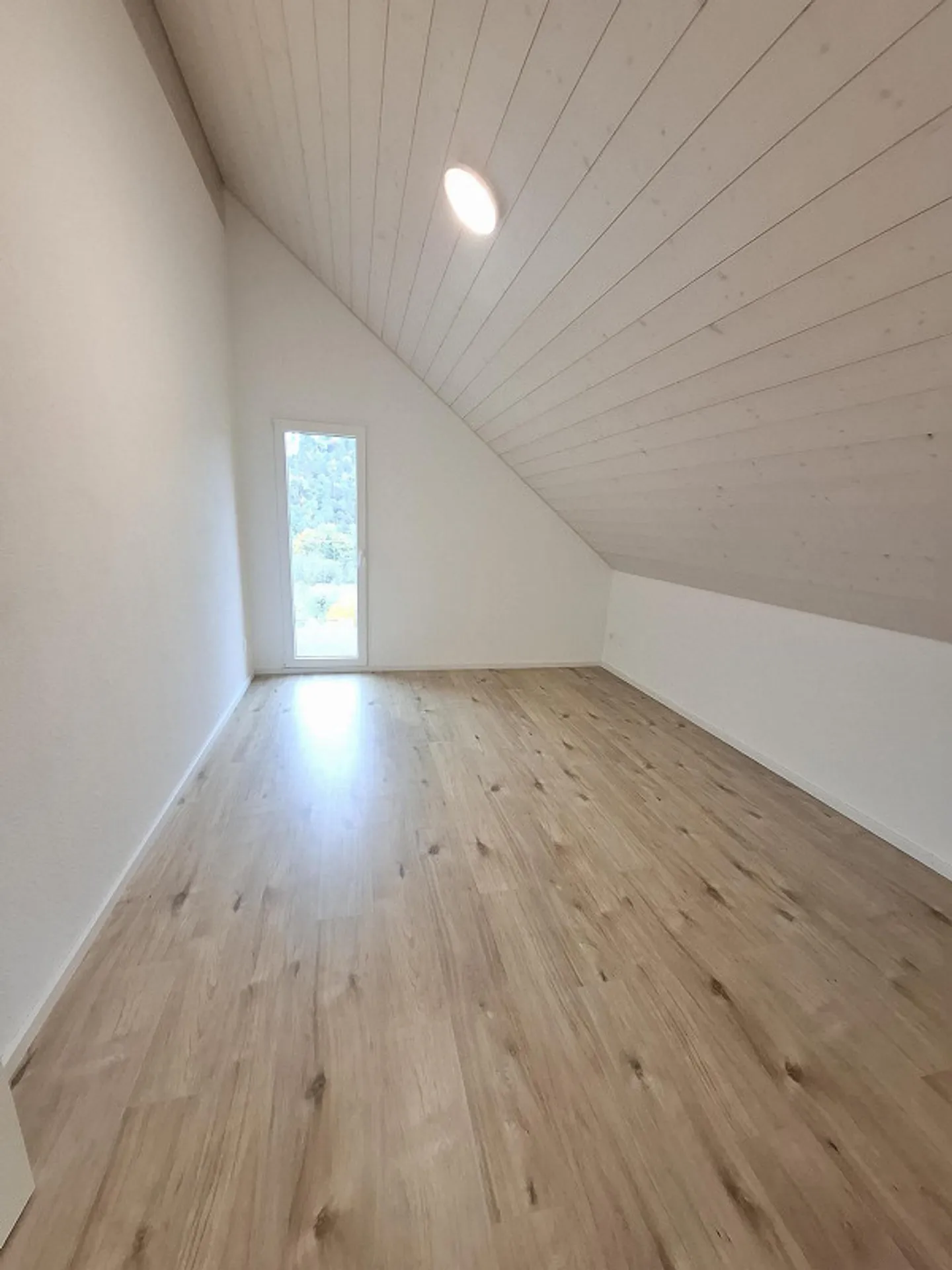 Spacious and modern 5.5 room penthouse apartment - Photo 15 of 19