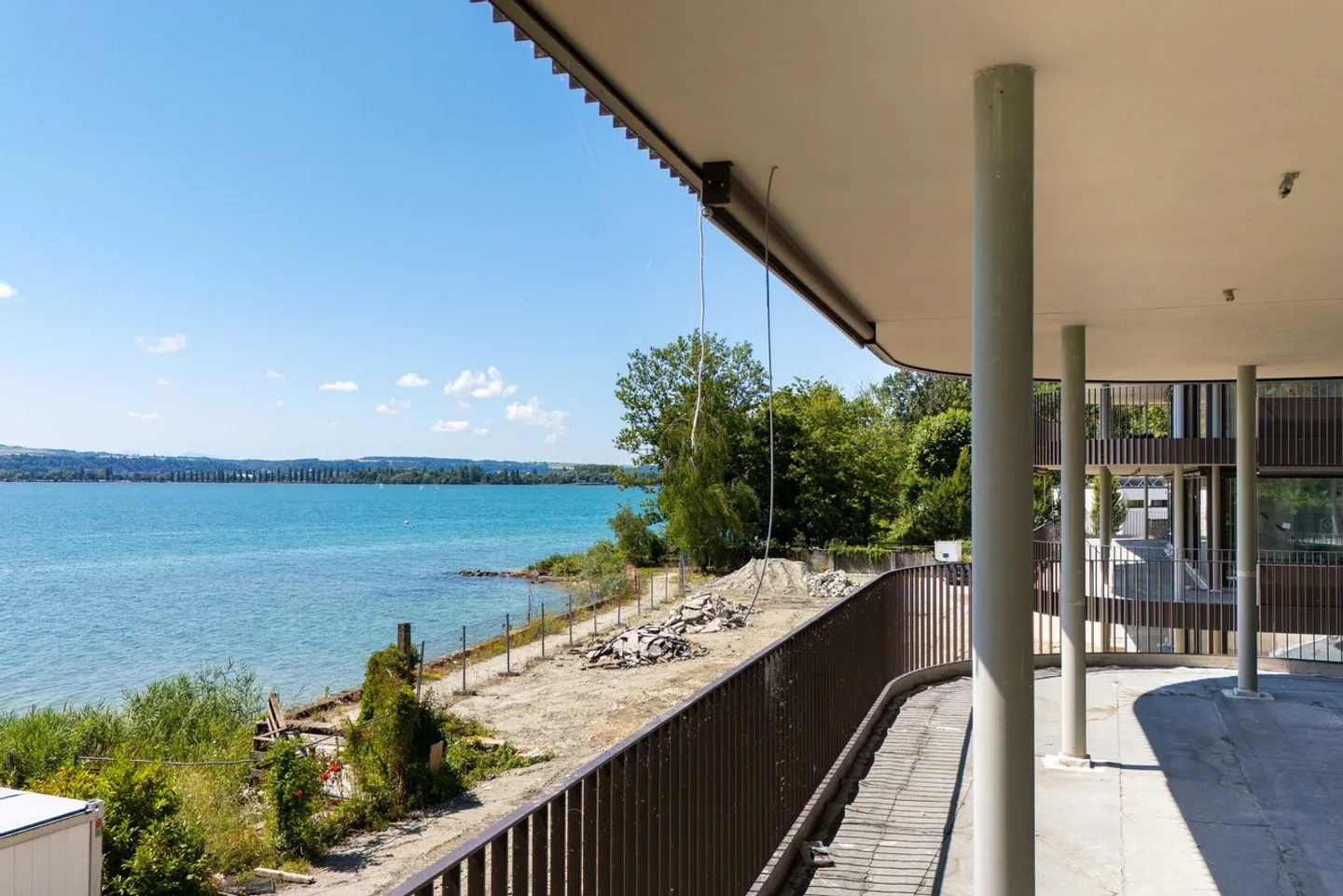 Face au lac ! Spacieux et volumineux - Photo 6 sur 9