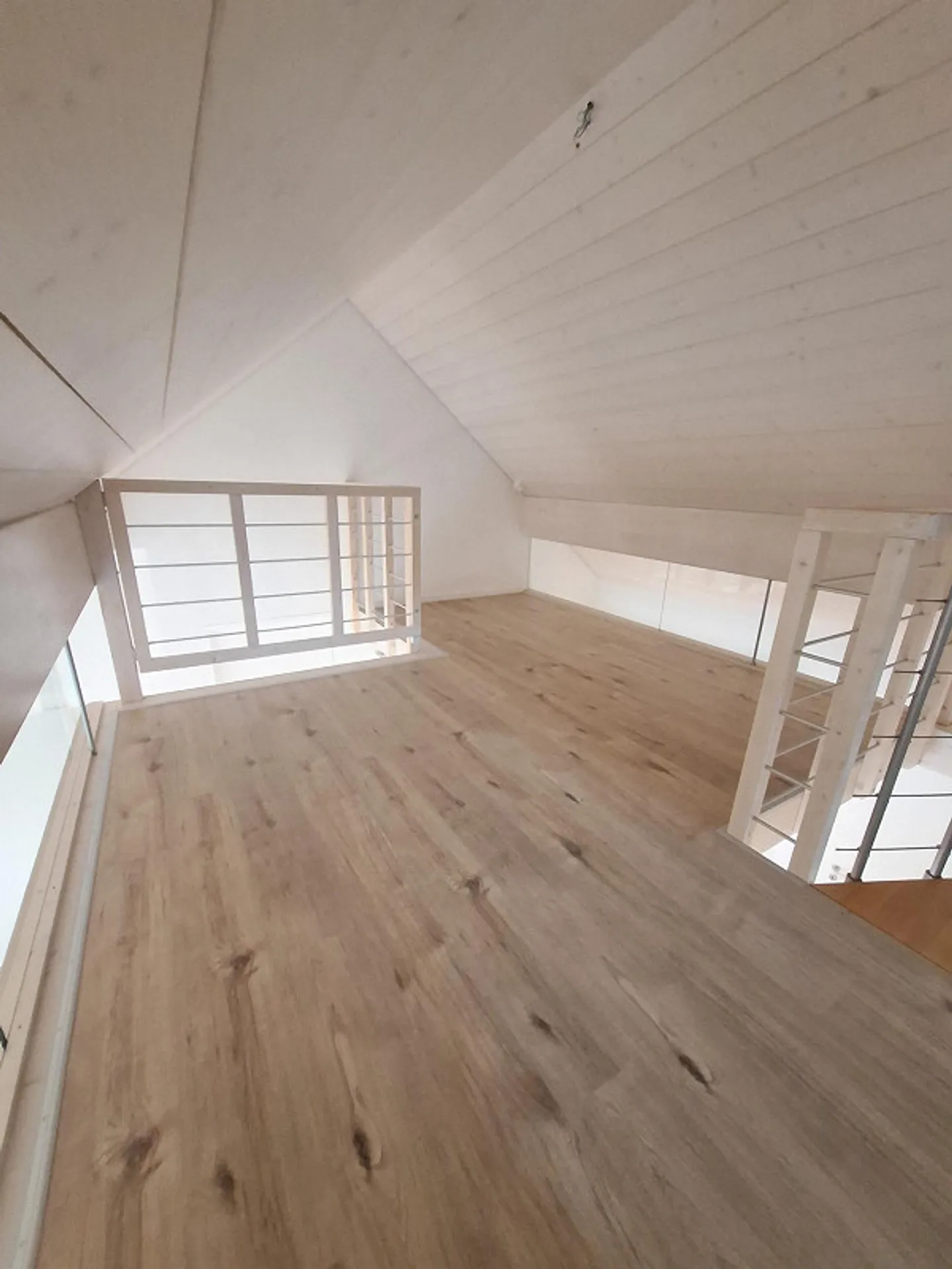 Spacious and modern 5.5 room penthouse apartment - Photo 17 of 19