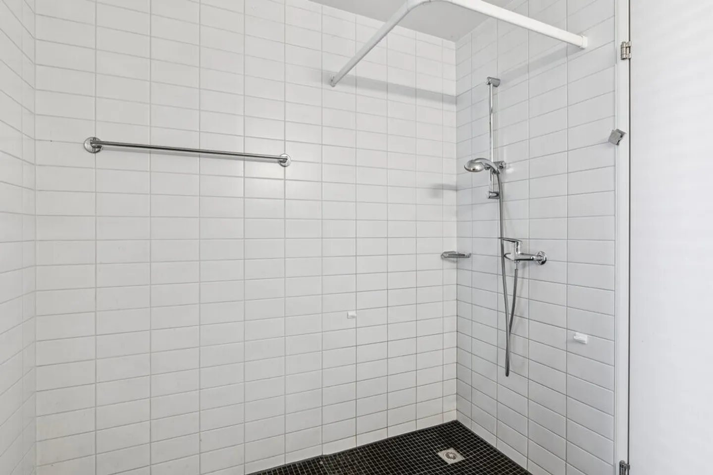 Appartamento moderno 3.5 locali a Biel - Foto 8 di 12