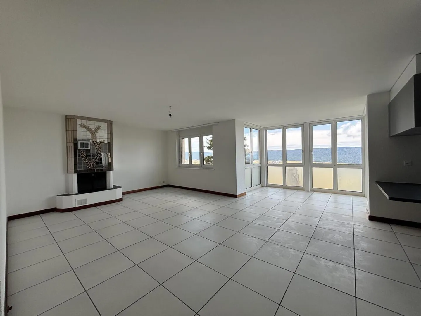 Magnifique appartement de 4.5 pièces rénové à louer aux Hauts-Geneveys - Photo 2 of 10