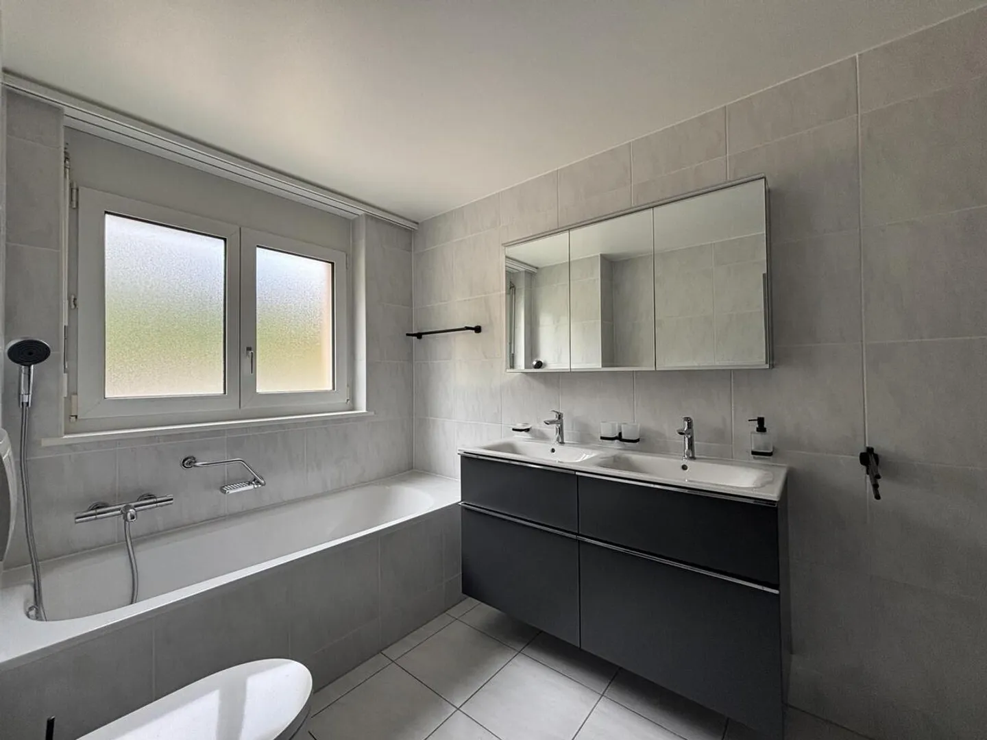 Magnifique appartement de 4.5 pièces rénové à louer aux Hauts-Geneveys - Photo 5 of 10