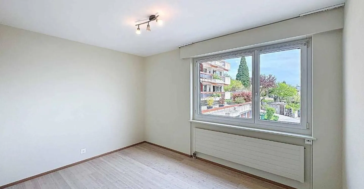 Appartement Élégant avec Vue sur le Lac - Photo 5 sur 10