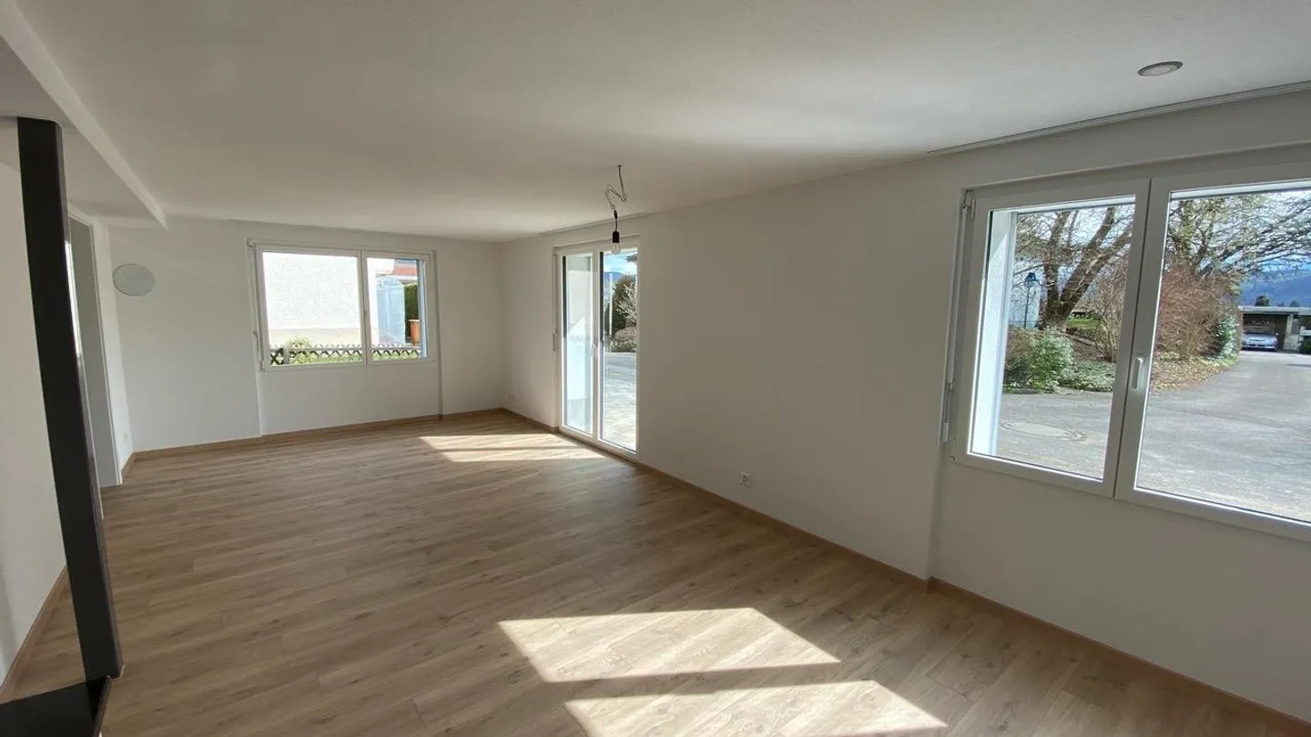Casa unifamiliare ristrutturata di 4,5 locali a Rubigen - Foto 3 di 14