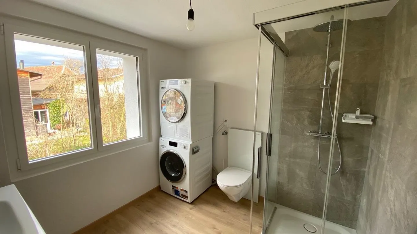Casa unifamiliare ristrutturata di 4,5 locali a Rubigen - Foto 11 di 14