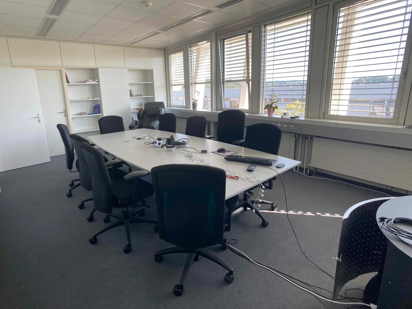 Büroräume direkt an der Autobahn A1 zwischen Zürich und Winterthur - Foto 8 von 10