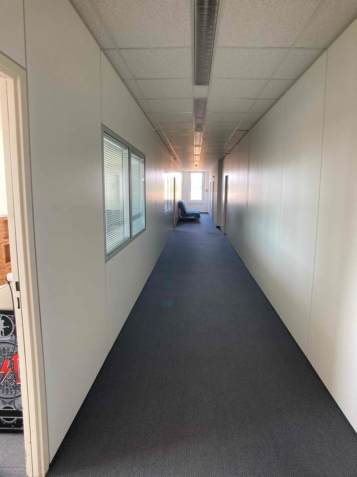 Büroräume direkt an der Autobahn A1 zwischen Zürich und Winterthur - Foto 9 von 10