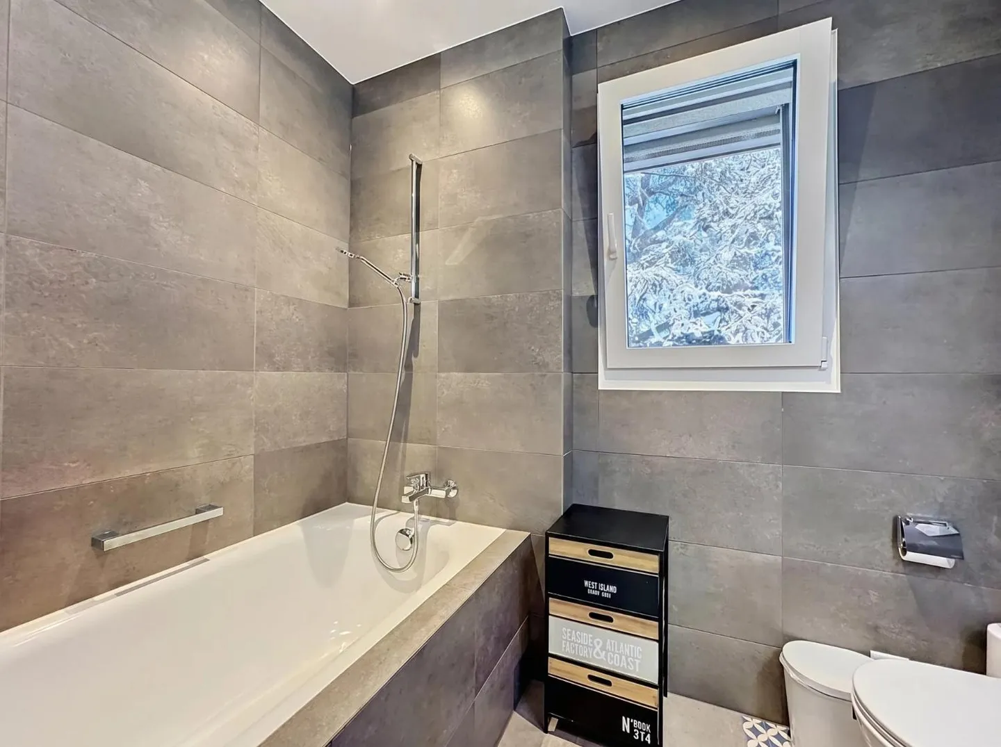 Modern Apartment Near EPFL - Photo 10 of 13