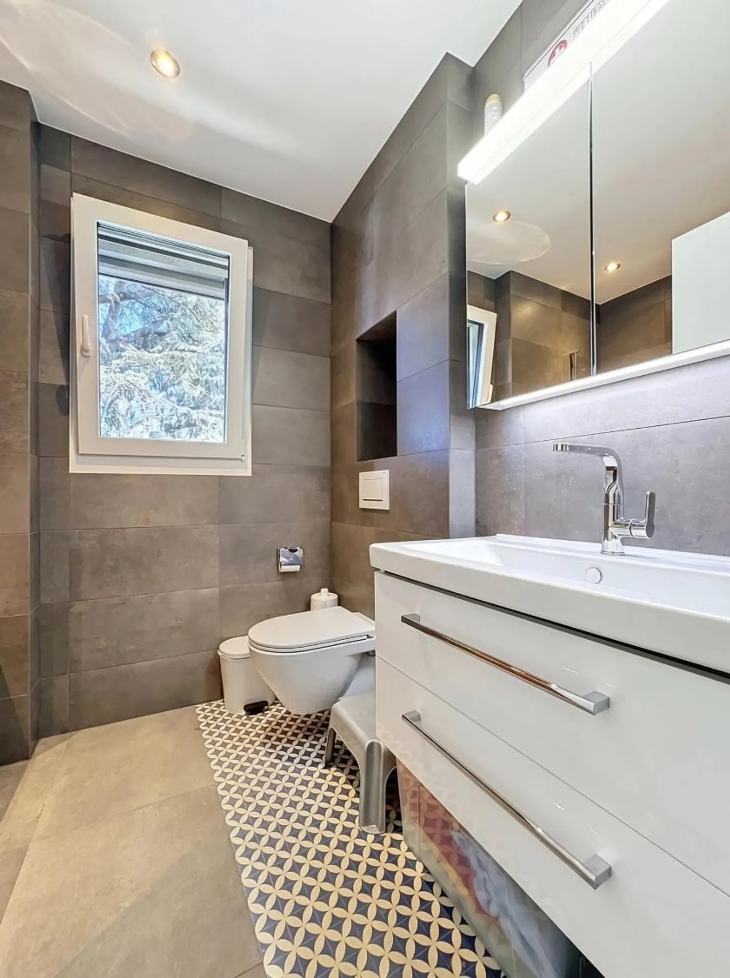 Modern Apartment Near EPFL - Photo 11 of 13