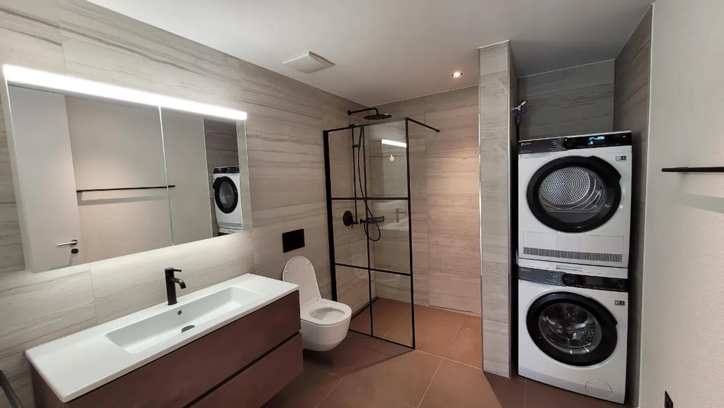 Modern, spacious 2.5-room apartment in Embrach - Photo 3 of 6