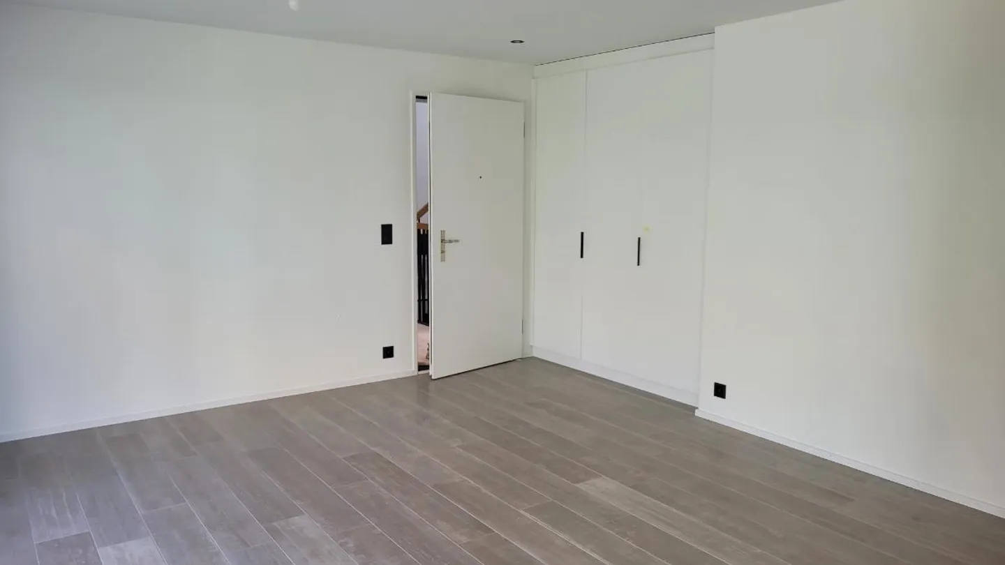Modern, spacious 2.5-room apartment in Embrach - Photo 4 of 6