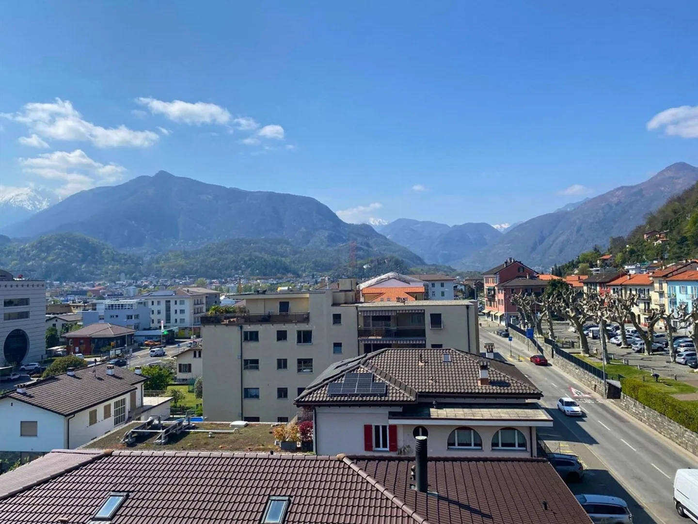 LUMINOSITÀ GARANTITA A DUE PASSI DA LOCARNO - Foto 1 di 10