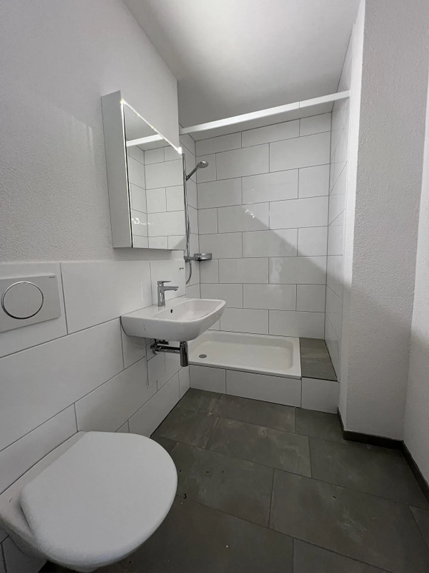 Appartement 2.5 pièces récemment rénové - Photo 2 sur 7