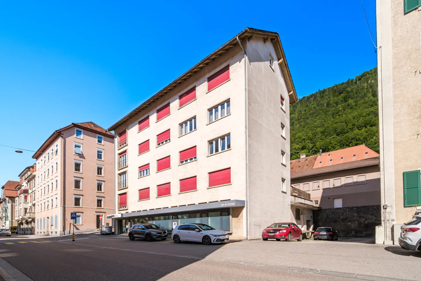 Edificio in affitto nel cuore di St-Imier - Foto 2 di 18