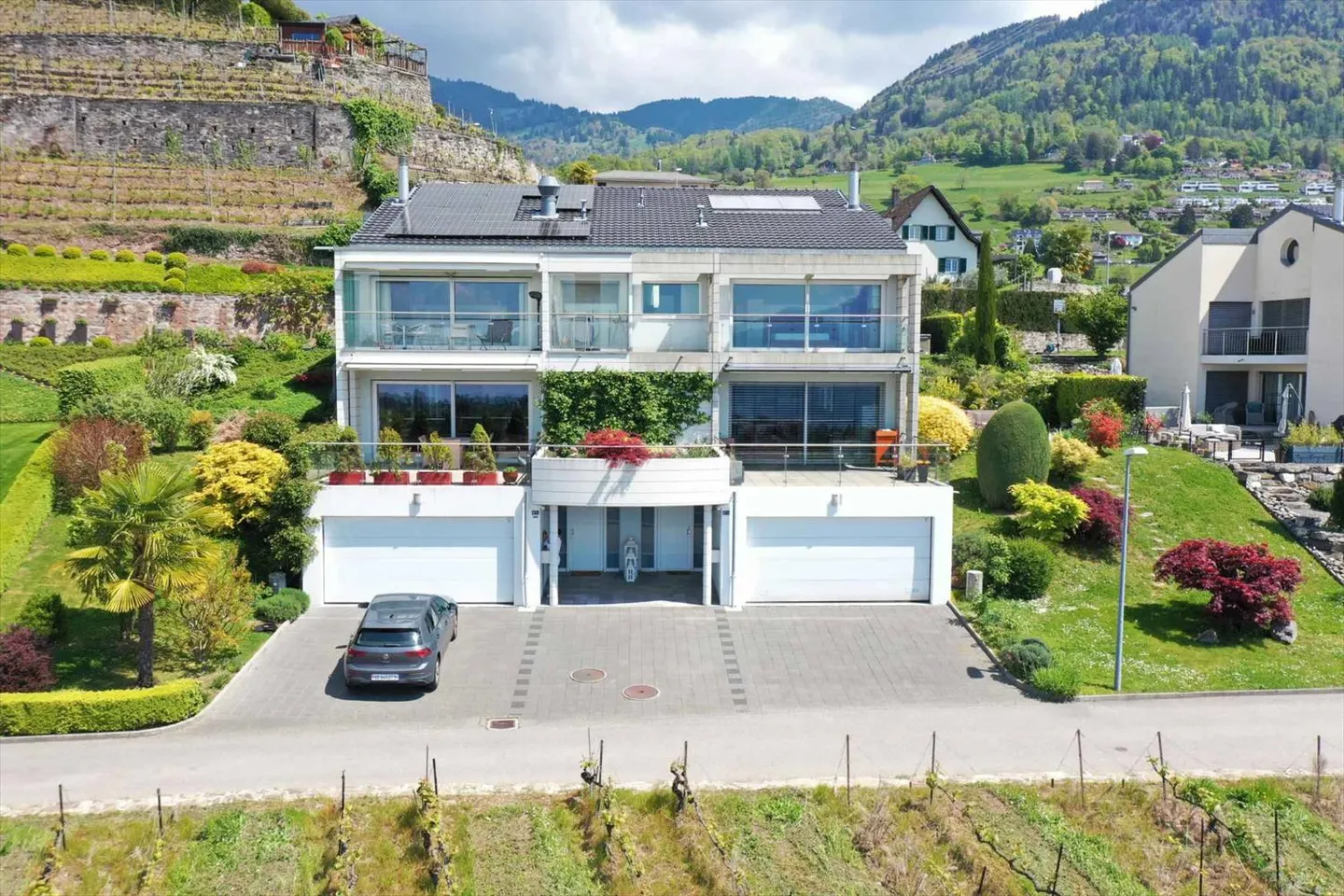 Villa familiare spaziosa con vista mozzafiato sul lago e sulle Alpi - Foto 1 di 10