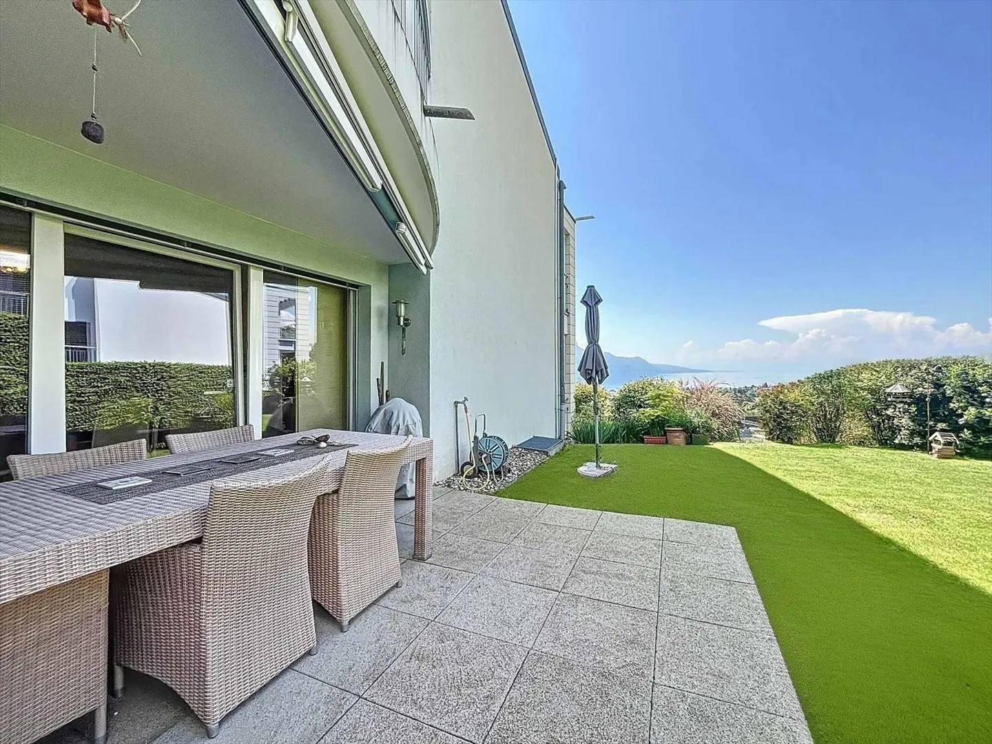 Villa familiare spaziosa con vista mozzafiato sul lago e sulle Alpi - Foto 6 di 10