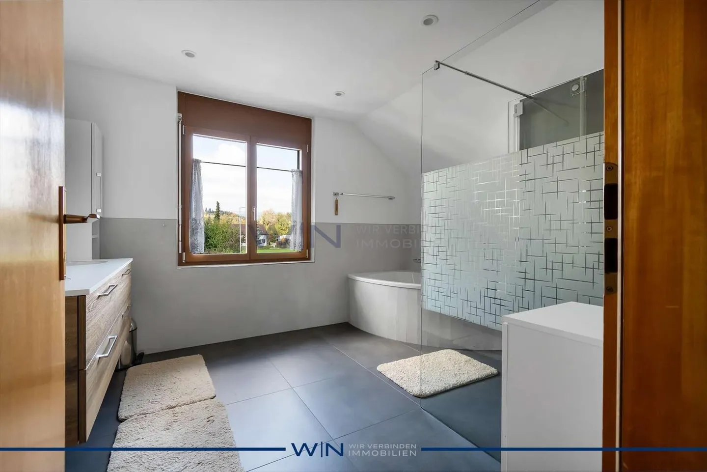 A home like no other - Photo 12 of 13