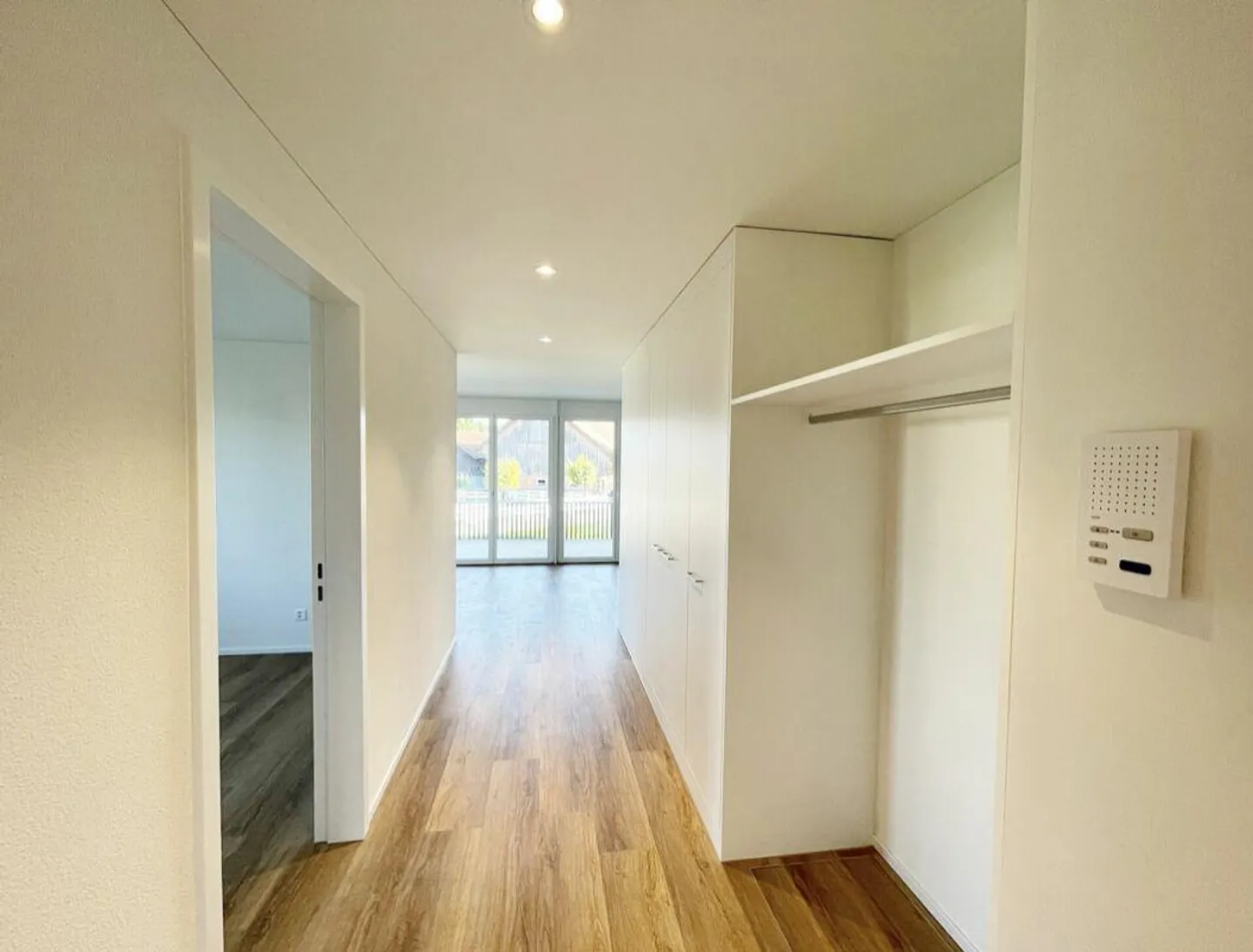 Bright, quiet 4.5-room apartment with spacious terrace - Photo 2 of 13