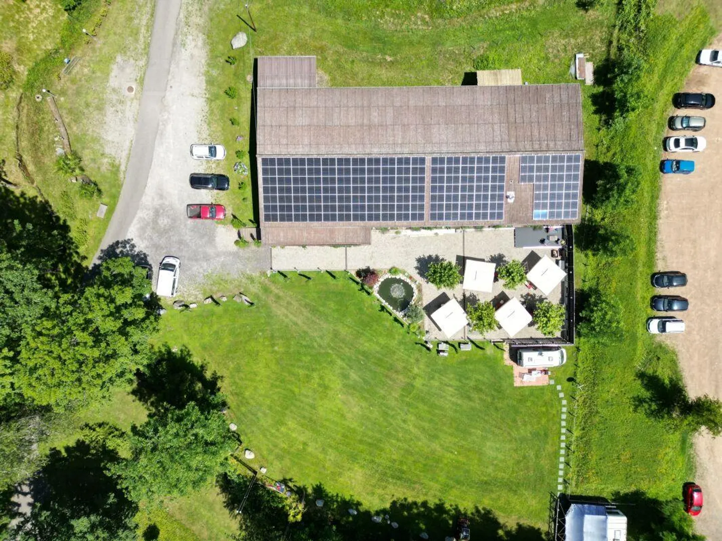 2 multi-family houses, 2 restaurants, 1 swimming pool and approx. 25,100 m2 of land - Photo 4 of 9