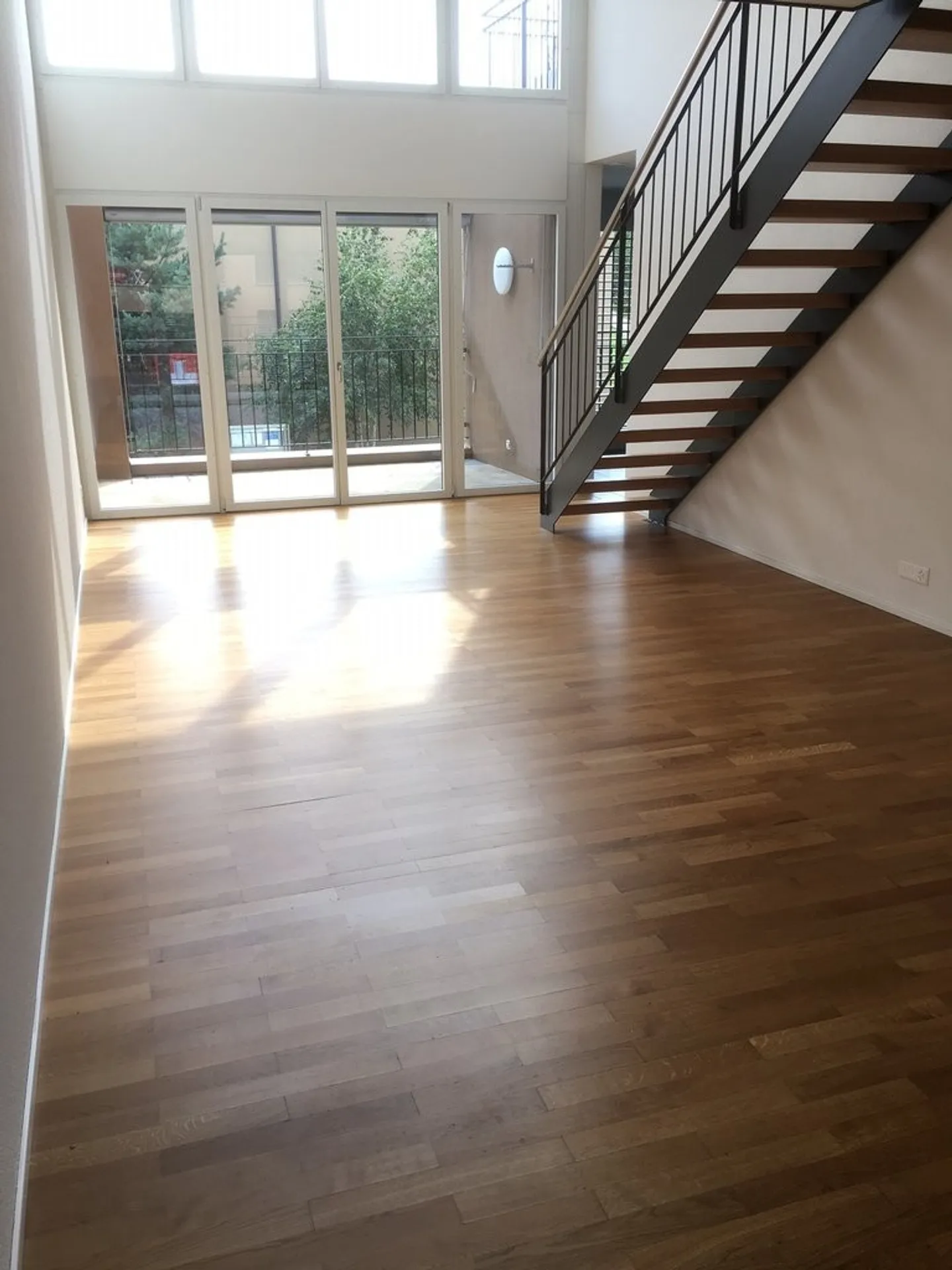 Living experience on two floors - Photo 2 of 6