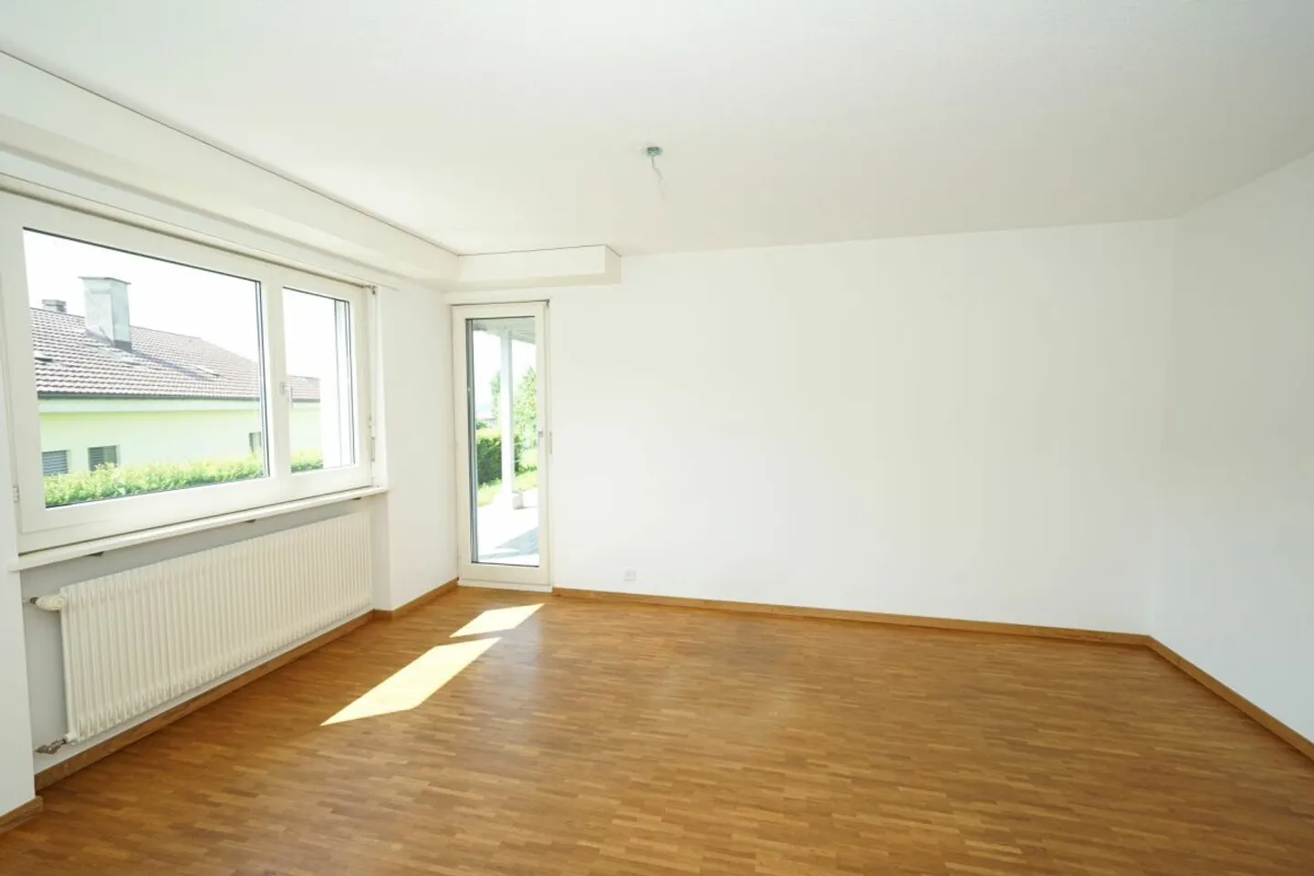 Modern, city-close 2-room apartment in a quiet location with outdoor seating - Photo 2 of 6