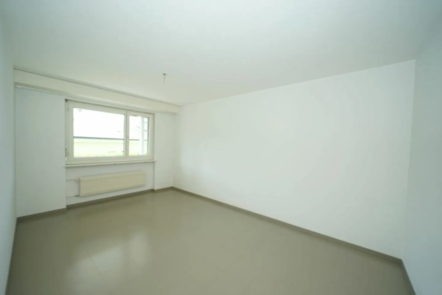 Modern, city-close 2-room apartment in a quiet location with outdoor seating - Photo 3 of 6