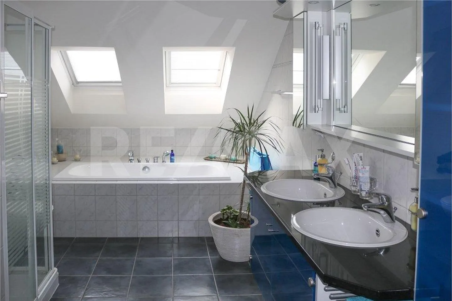 Appartement exclusif de 5,5 pièces avec deux terrasses sur le toit - Photo 8 sur 10