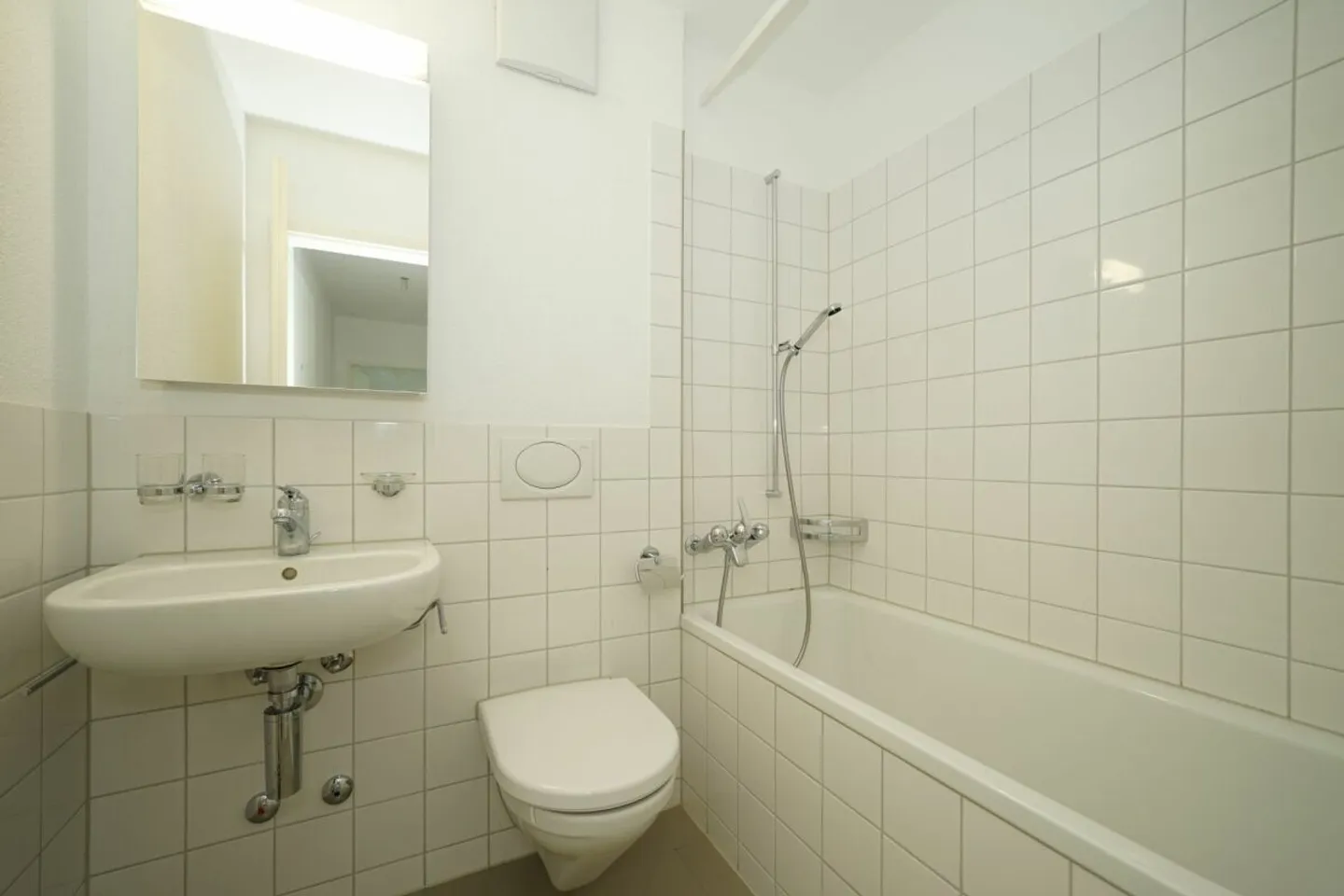 Modern, city-close 2-room apartment in a quiet location with outdoor seating - Photo 4 of 6