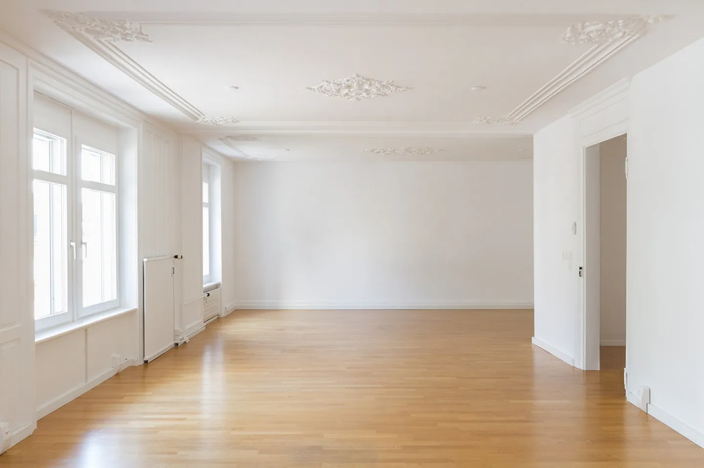 Office in prime location at St. Gallen train station - Photo 3 of 14