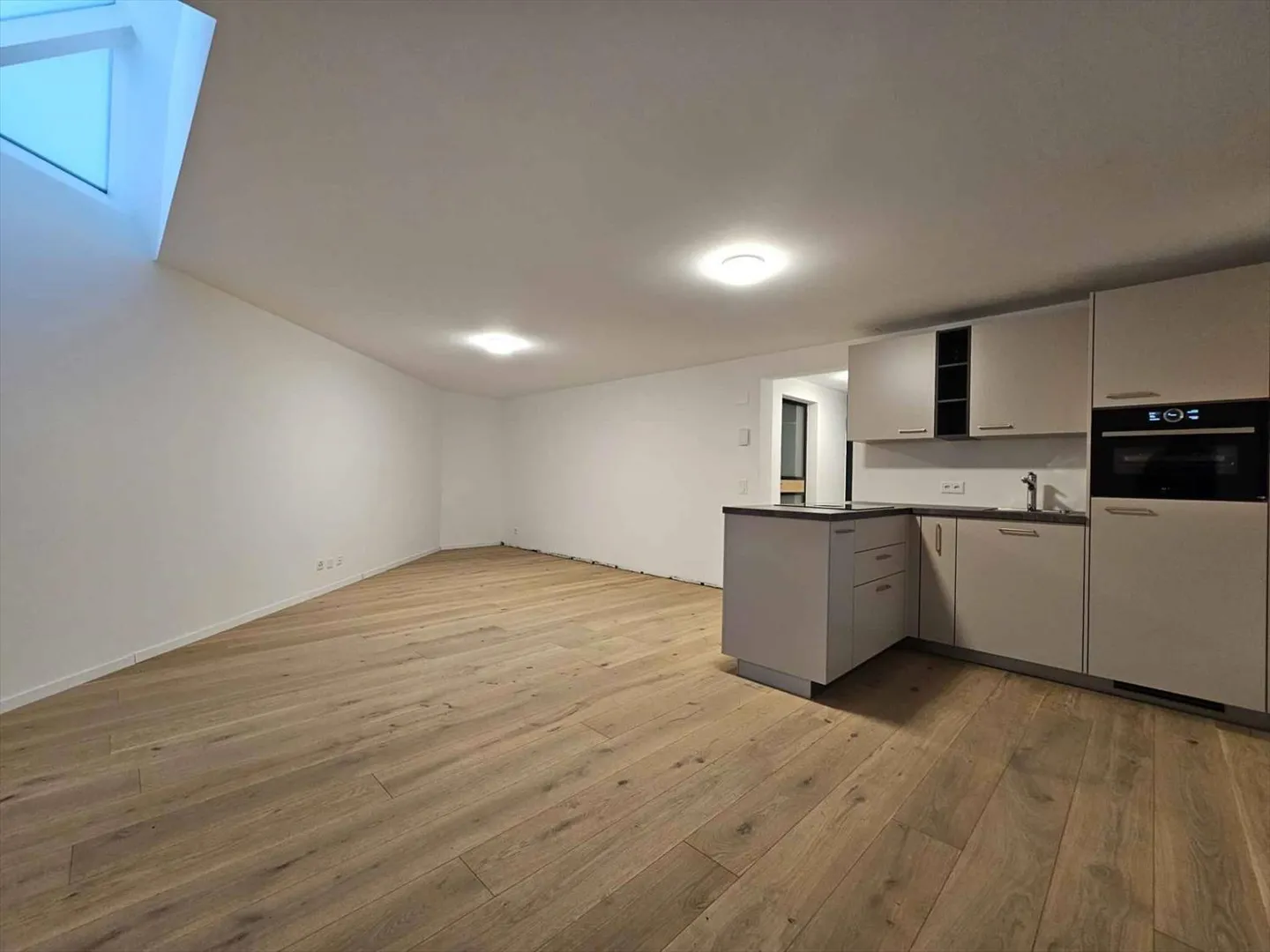 New studio apartment in a new building - Photo 5 of 7