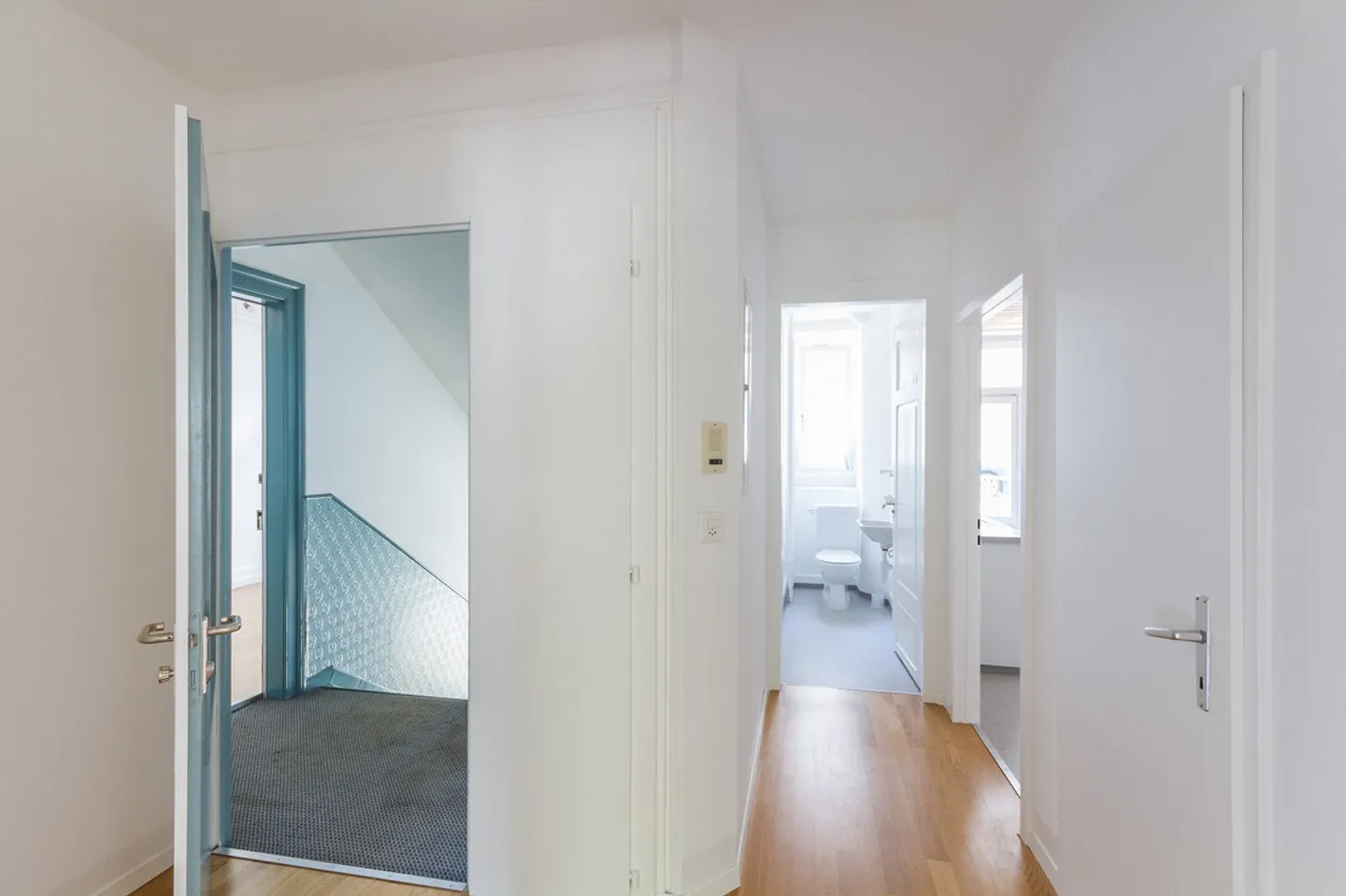 Office in prime location at St. Gallen train station - Photo 6 of 14