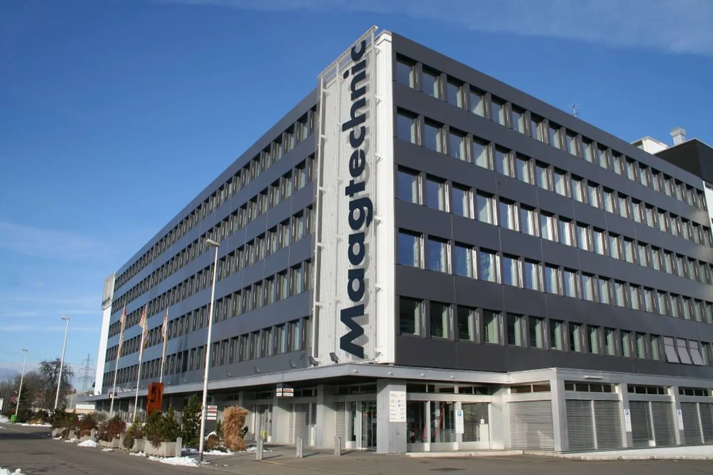 Attractive and flexible office spaces in Dübendorf - Photo 1 of 18