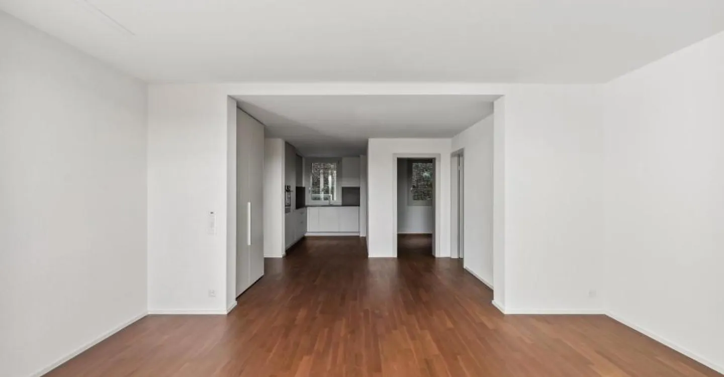 Wunderschöne 2,5 moderne Zimmer von 66m2 mit Balkon - Foto 3 von 11