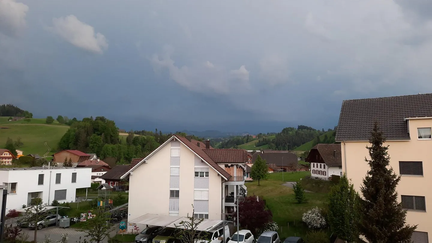 Charmante Dachwohnung in Hergiswil - Foto 5 von 5