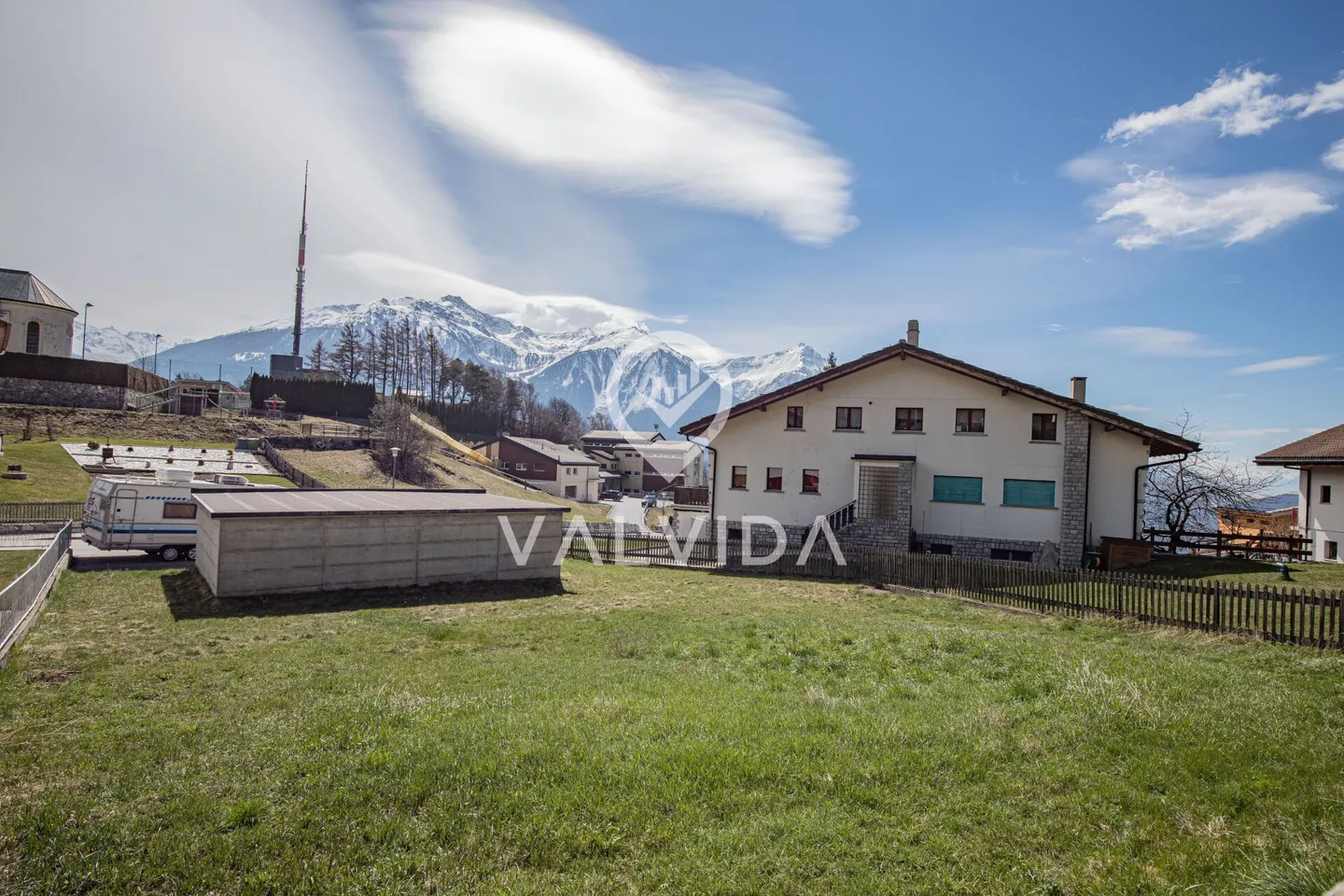 Terreno edificabile in una posizione molto soleggiata !!! - Foto 2 di 6