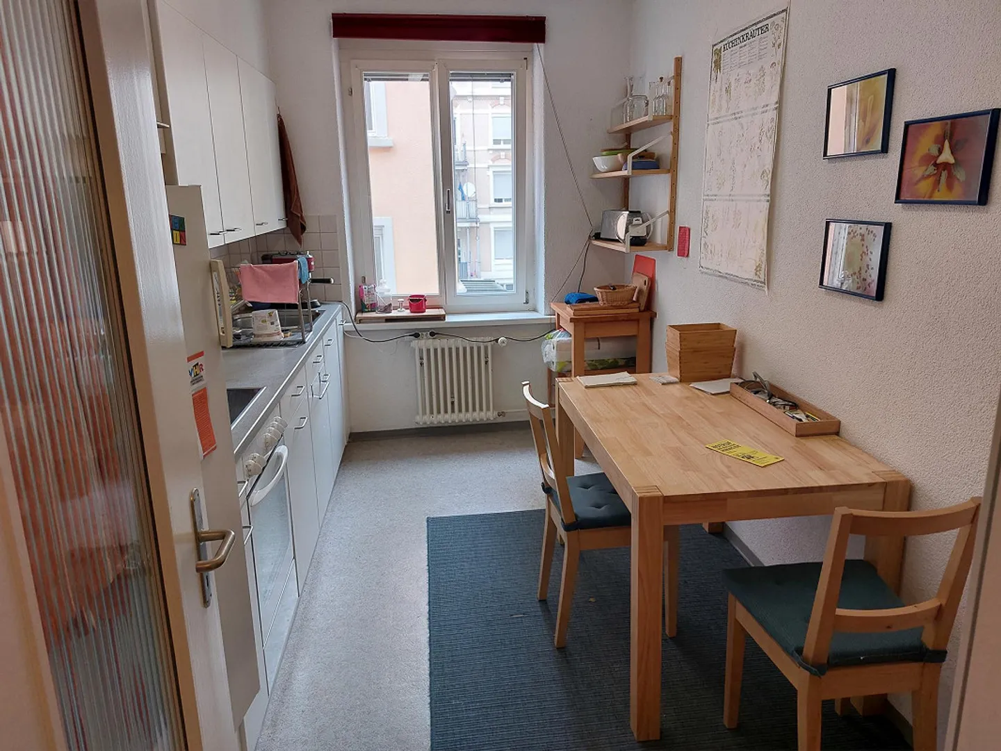 3-room apartment with balcony in the center - Photo 3 of 10