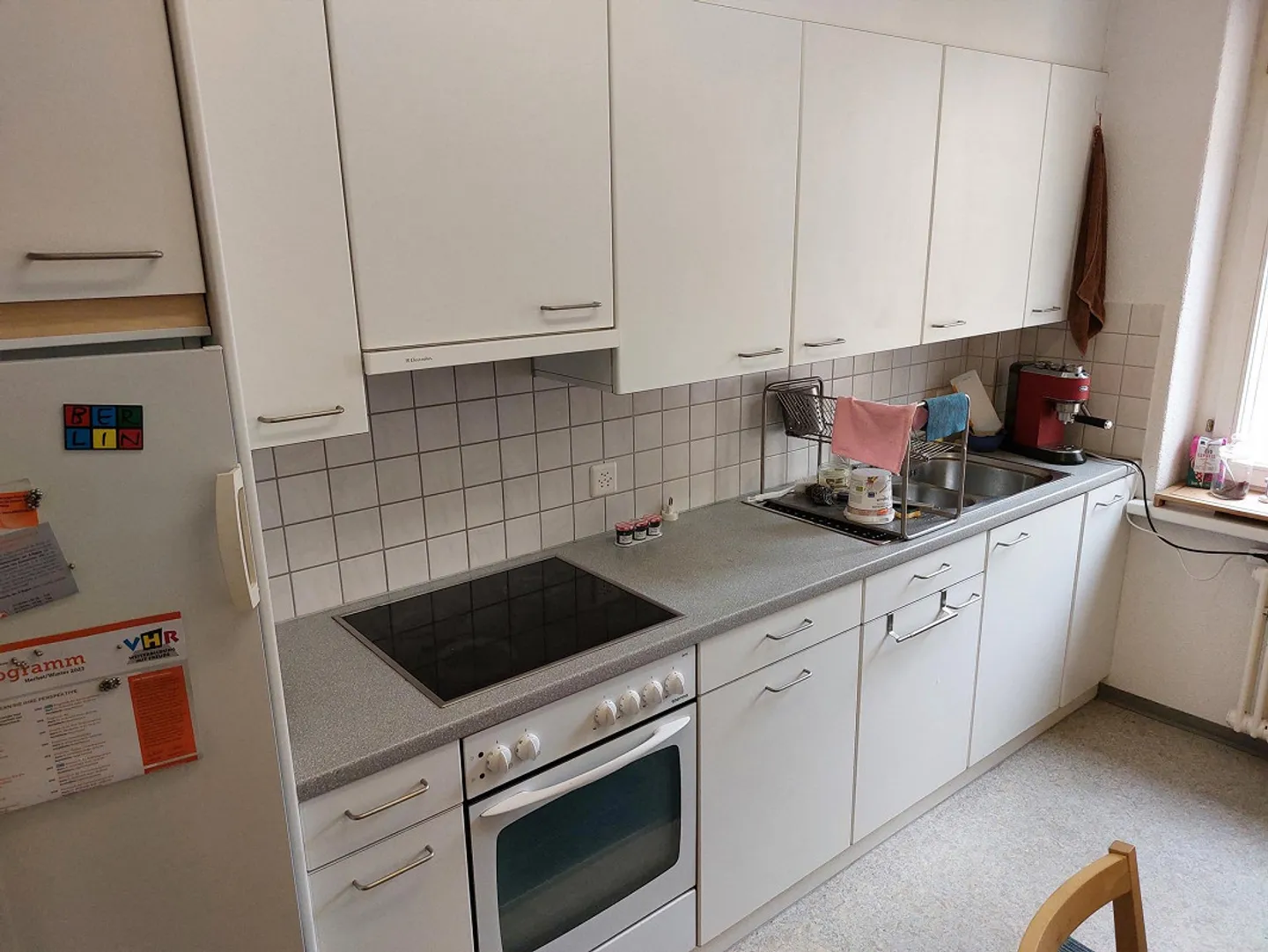 3-room apartment with balcony in the center - Photo 4 of 10