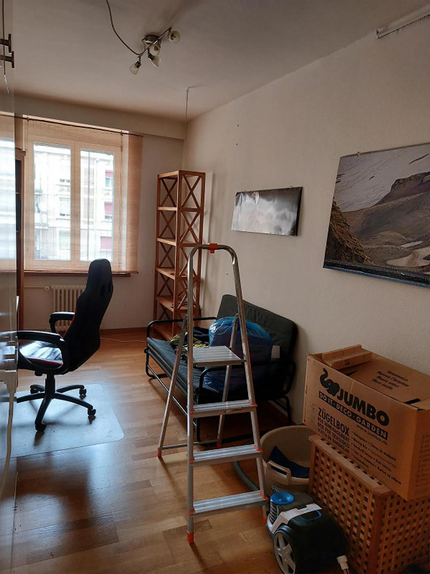 3-room apartment with balcony in the center - Photo 7 of 10