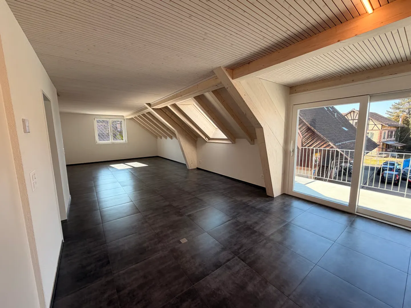 Stylish maisonette apartment with high-quality finish! - Photo 2 of 11