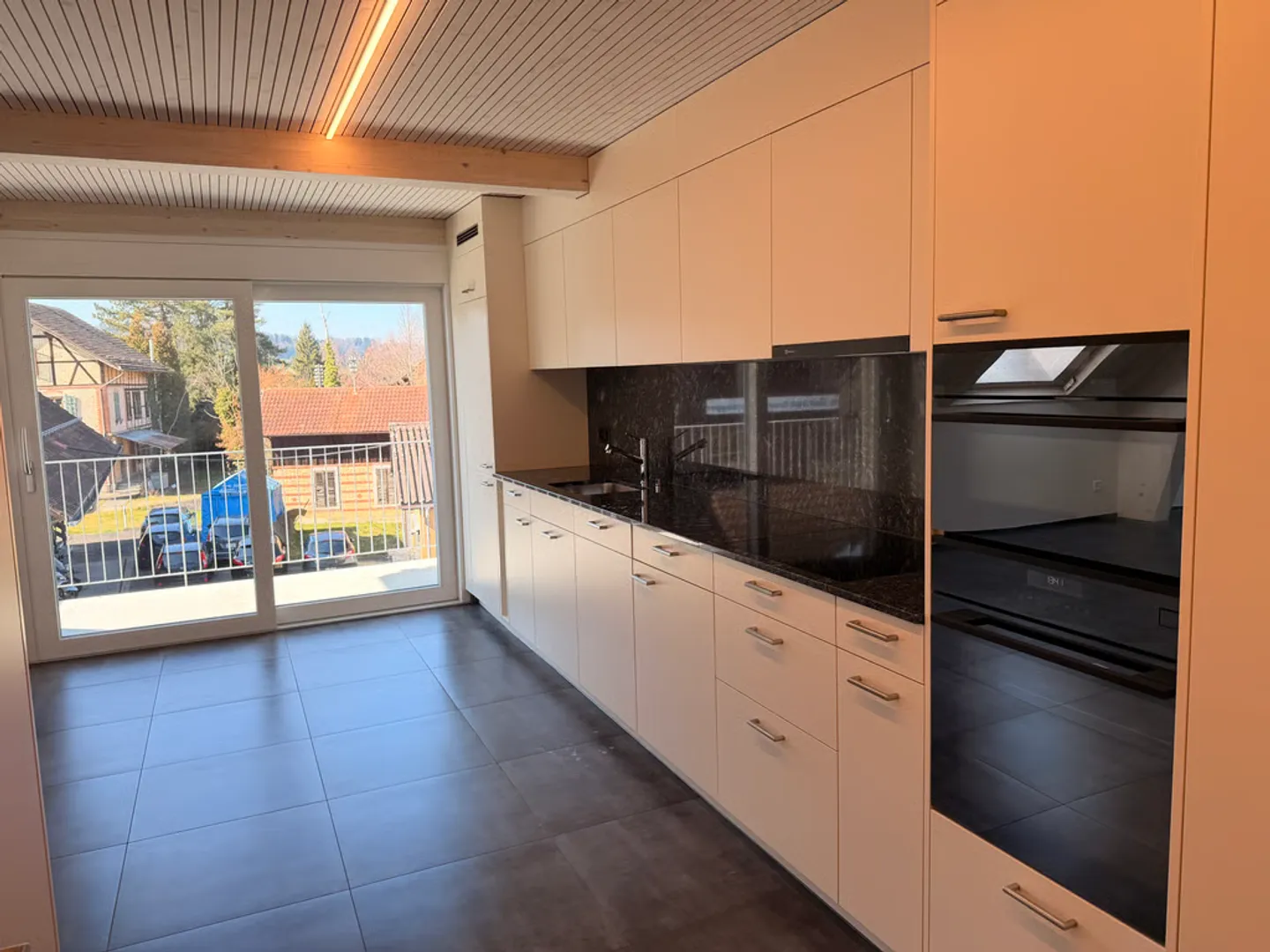 Stylish maisonette apartment with high-quality finish! - Photo 3 of 11