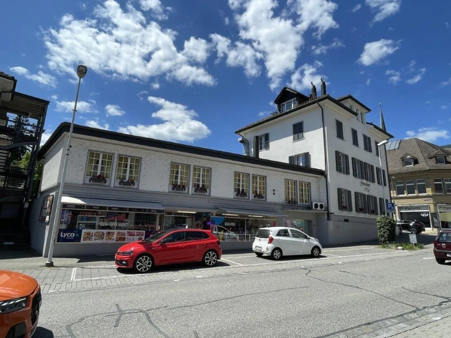 Edificio residenziale e commerciale nel cuore di Grenchen - Foto 2 di 8