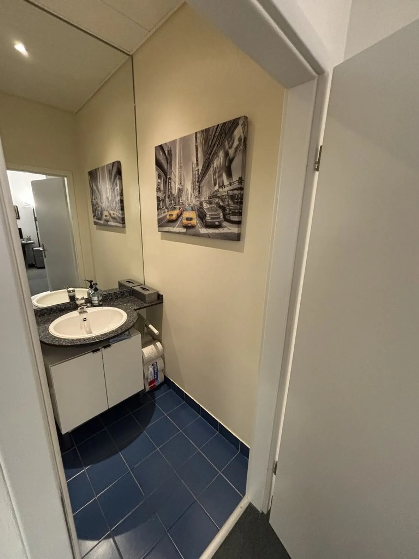 Helle Bürofläche in gemischt genutztem Gebäude - Foto 4 von 5