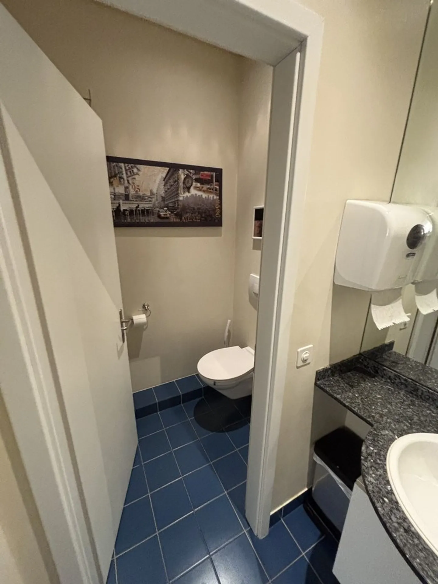 Helle Bürofläche in gemischt genutztem Gebäude - Foto 3 von 5