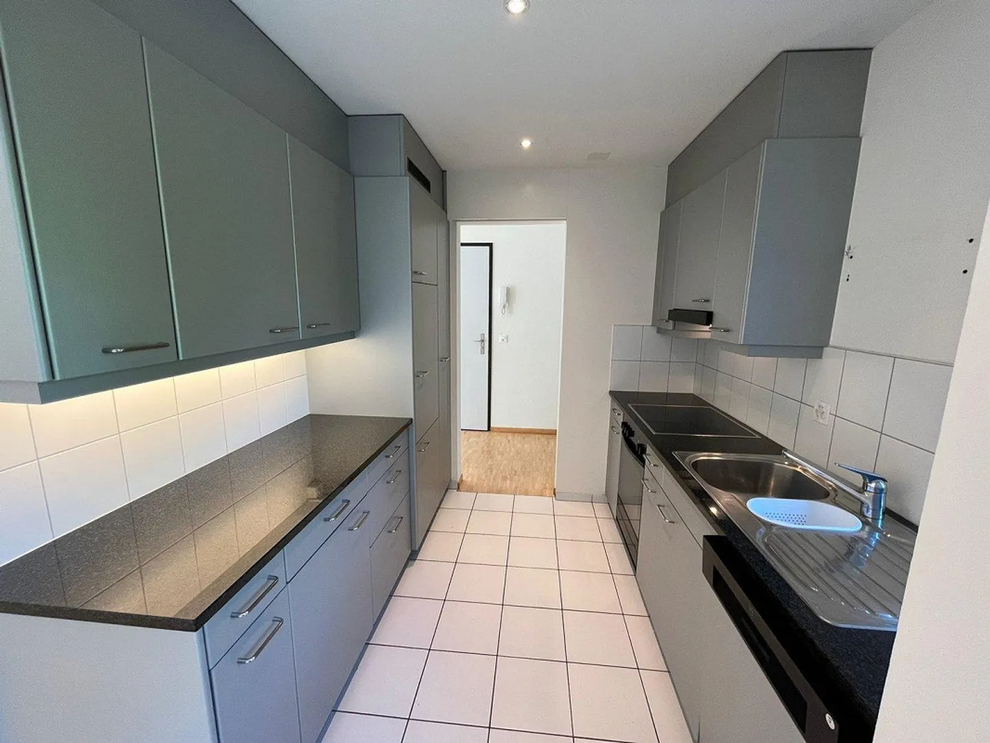 Appartement attrayant de 4,5 pièces avec étang de baignade à usage commun - Photo 3 sur 13
