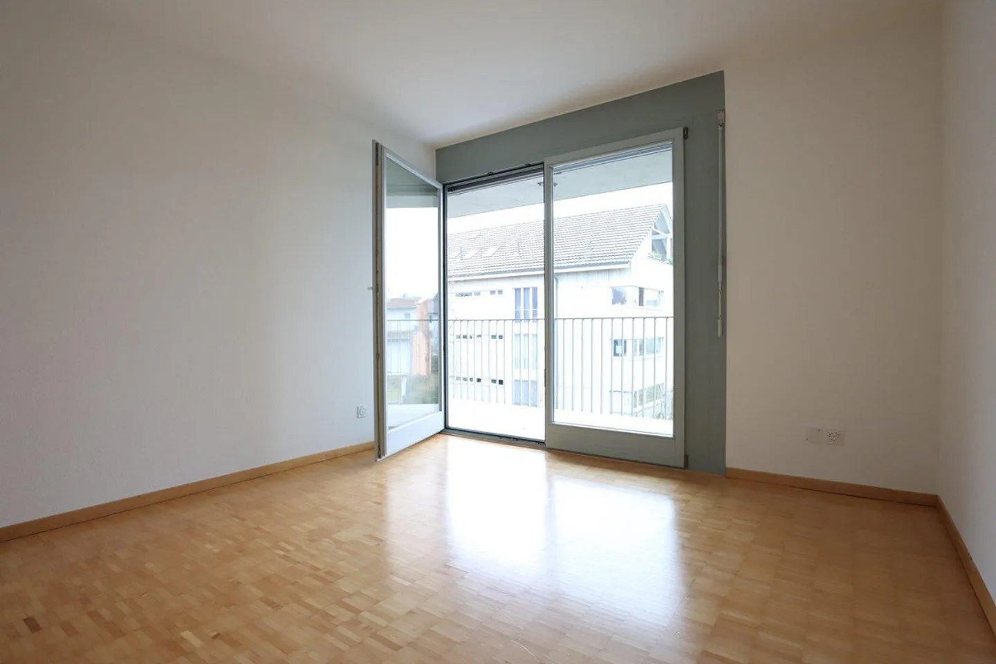 Appartement attrayant de 4,5 pièces avec étang de baignade à usage commun - Photo 5 sur 13