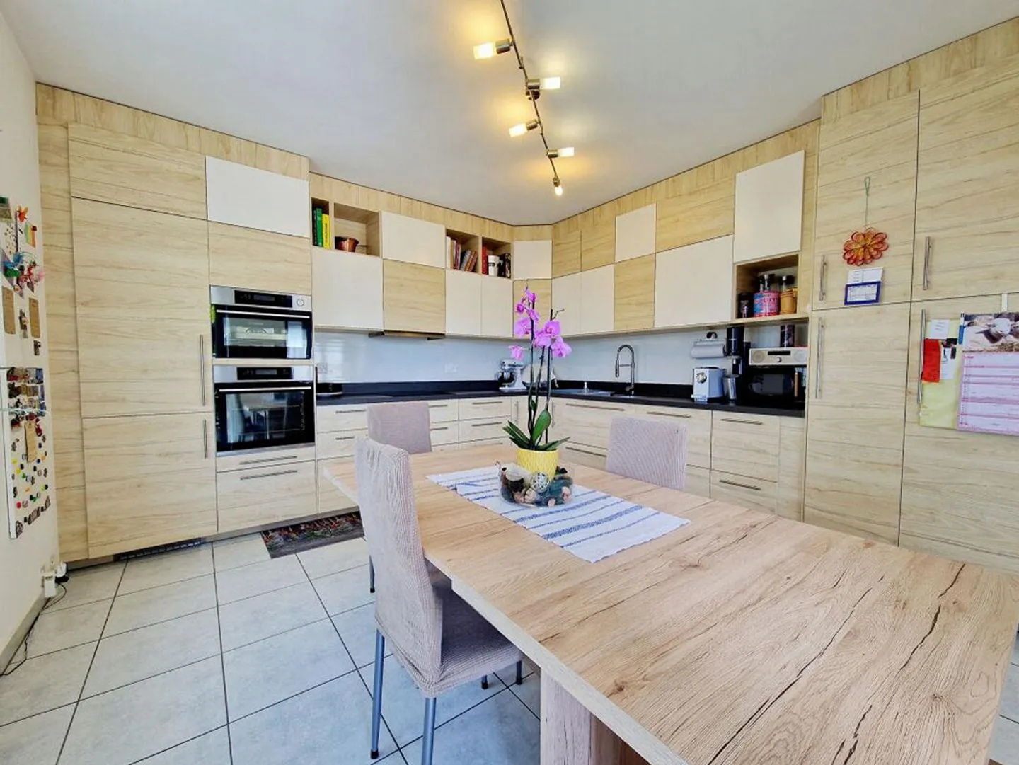 Apartment in a two-family house with 4 ½ rooms and 2 outdoor parking spaces... - Photo 4 of 8